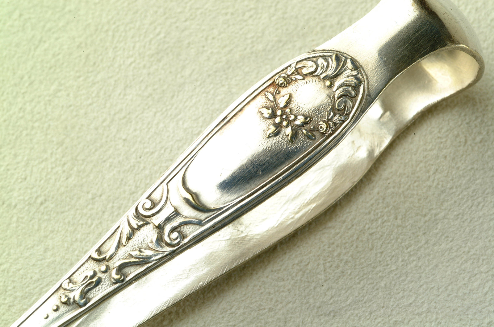 スターリングシルバー　シュガートング　アンティーク品 1057 シュガートング スターリングシルバー – Antiquites Brocante